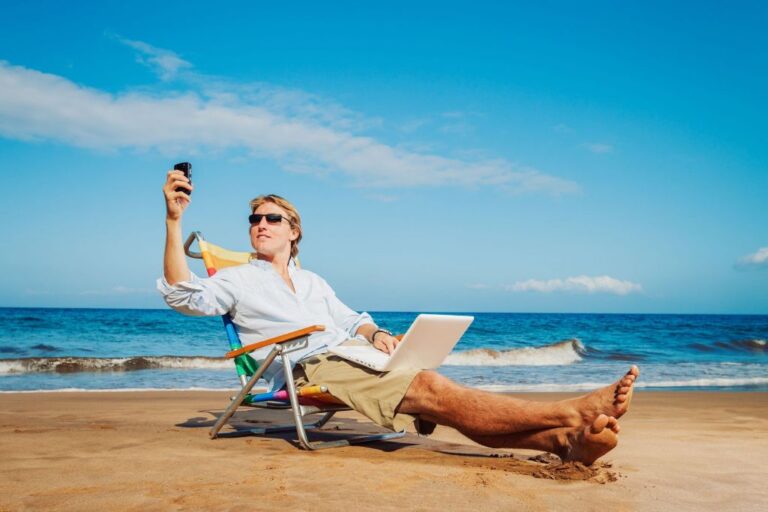 How to Avoid Bleisure Compliance Risks: The 2026 Definitive Reference